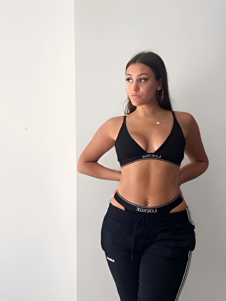 Агата привлекальеная девушка из Лабытнанги цена от 3000 руб