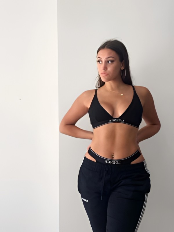 Агата привлекательная девушка из Лабытнанги цена от 3000 руб